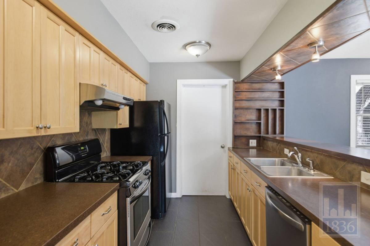 2416 S 5th St #B - Photo 3 of 10