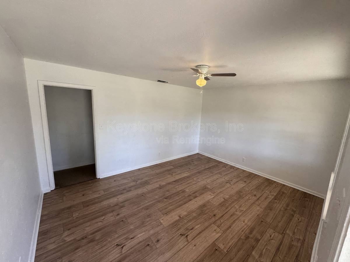2541 Medford Pl - Photo 2 of 7
