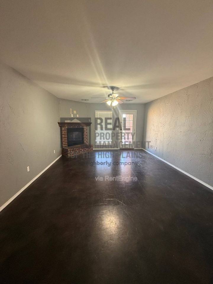 4505 Pine St - Photo 2 of 10