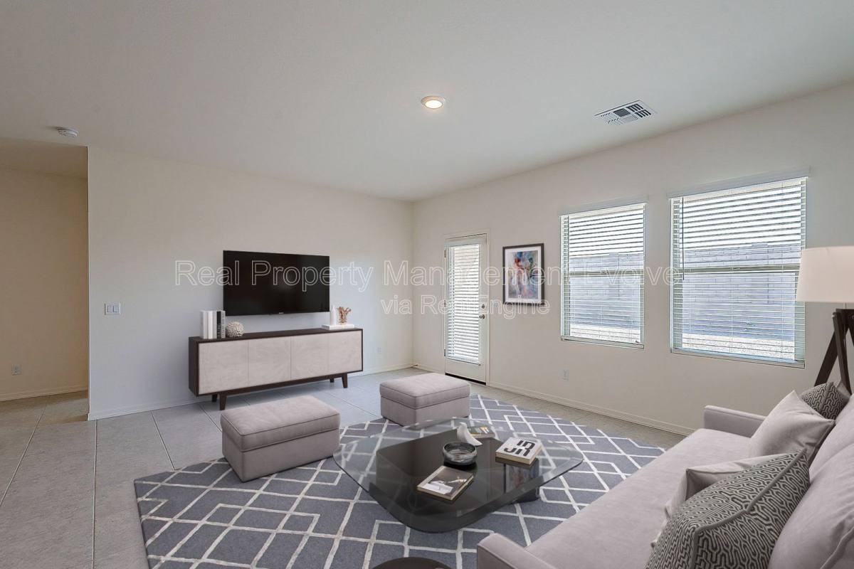 6532 W Magdalena Ln - Photo 3 of 10