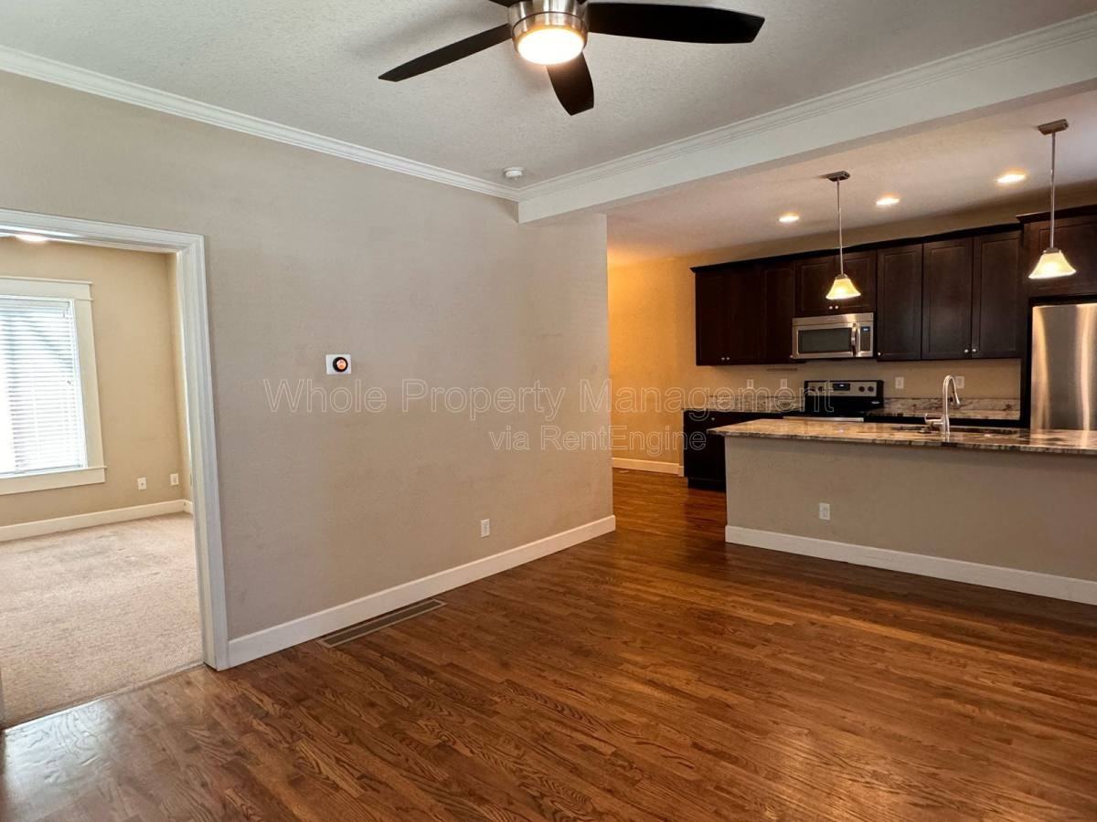 2118 E 21st Ave - Photo 2 of 10