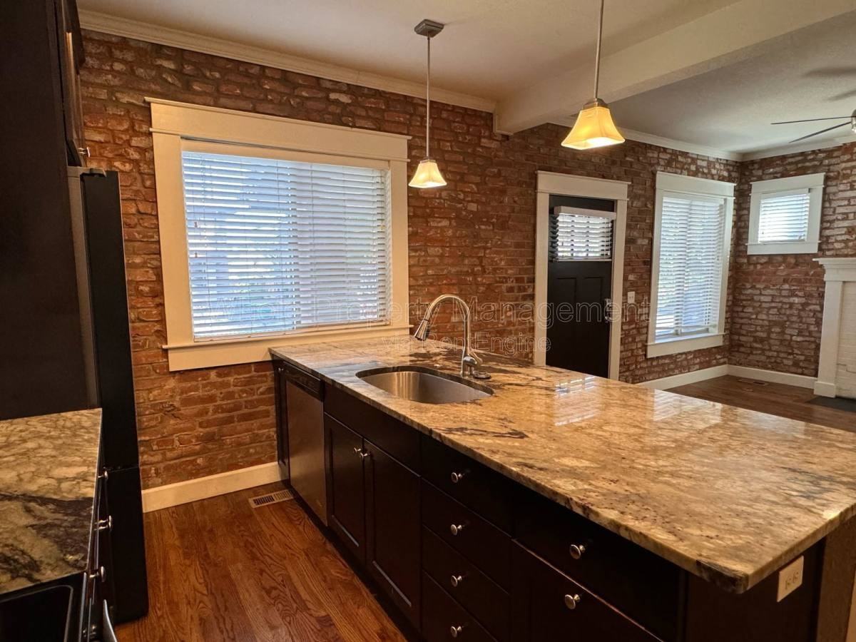 2118 E 21st Ave - Photo 7 of 10