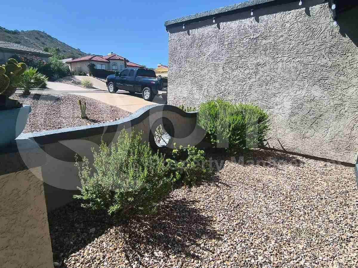 1914 E Beck Ln - Photo 6 of 10