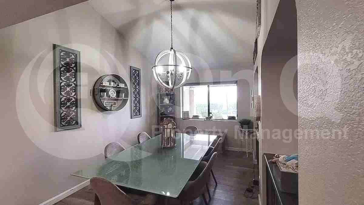 1914 E Beck Ln - Photo 7 of 10