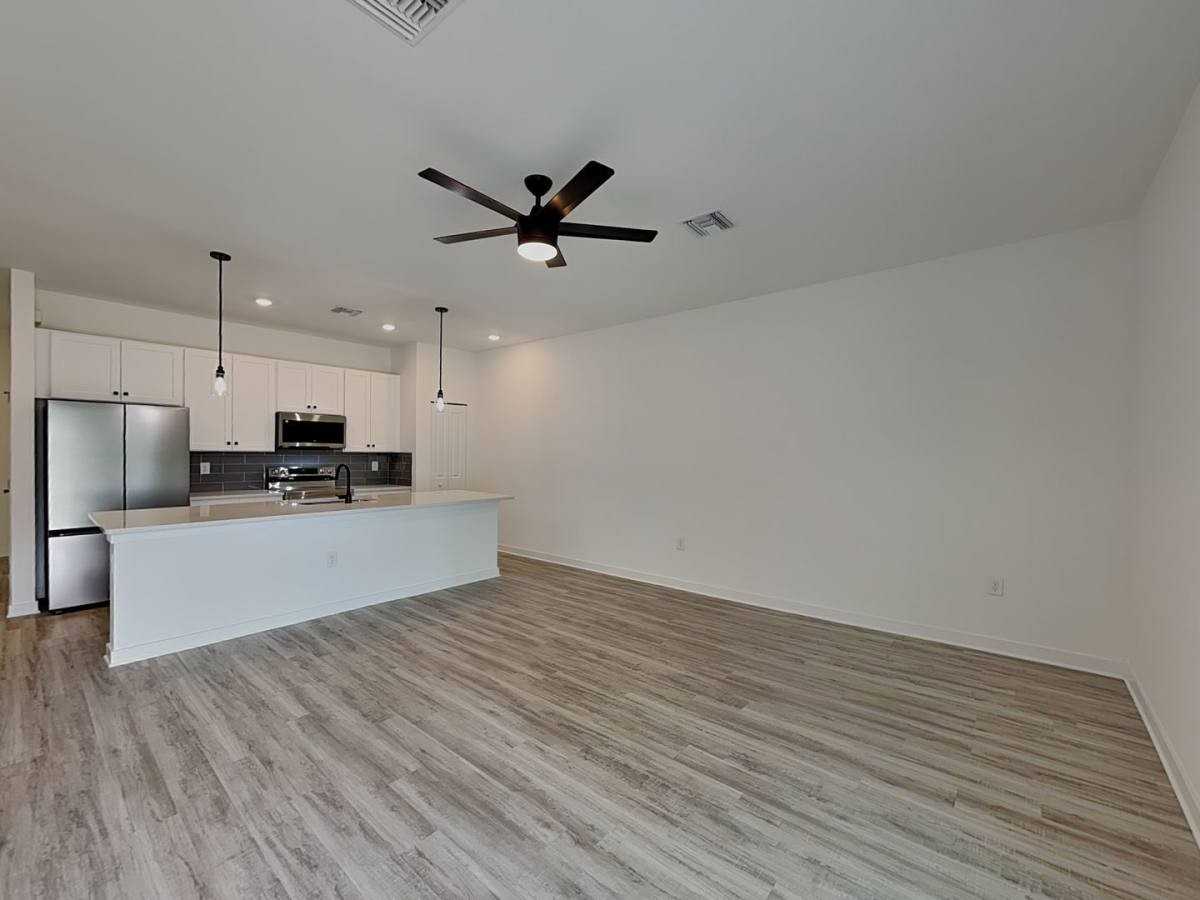 4453 29th St Sw - Photo 3 of 10