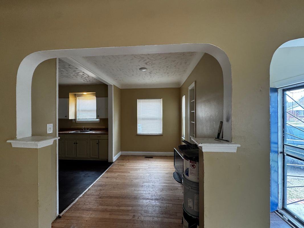 19164 Westphalia St - Photo 3 of 15