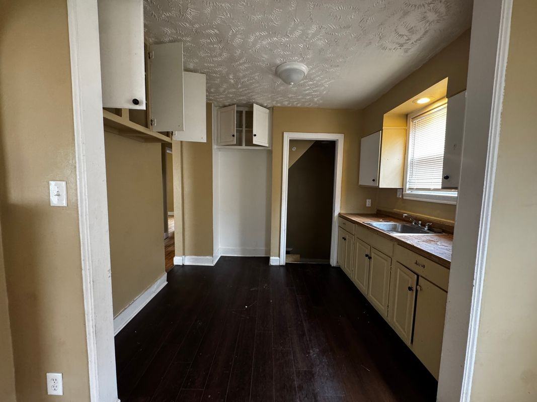 19164 Westphalia St - Photo 4 of 15