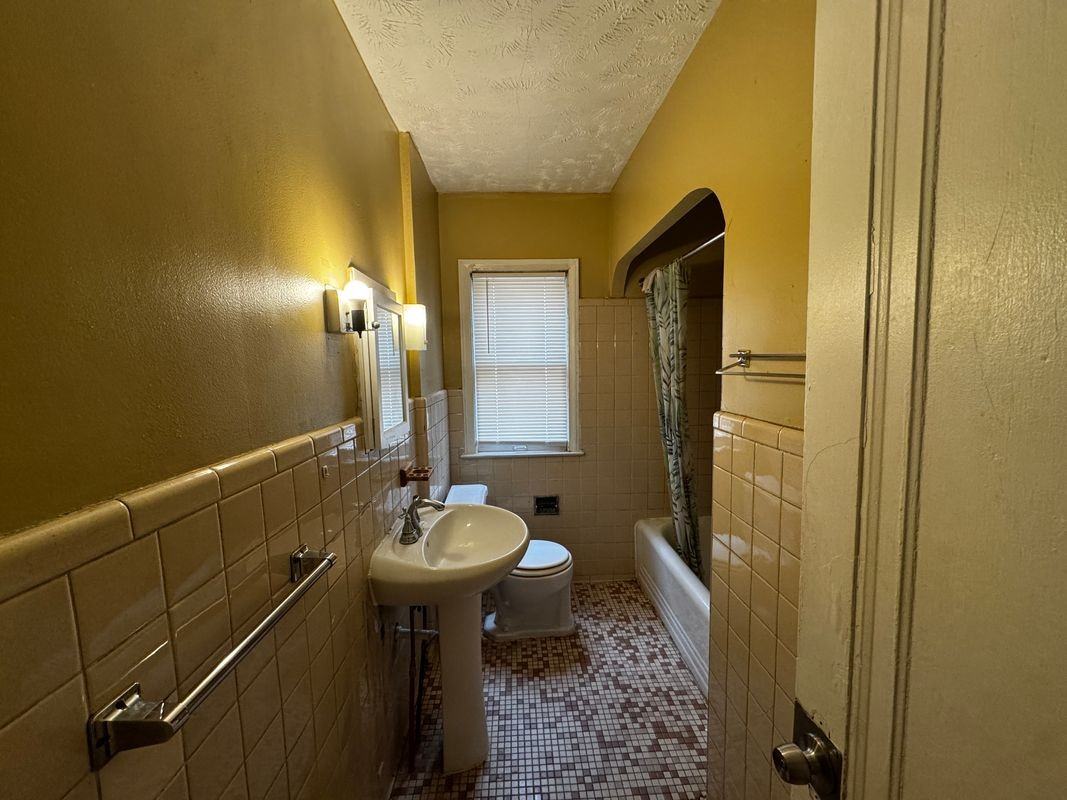 19164 Westphalia St - Photo 5 of 15