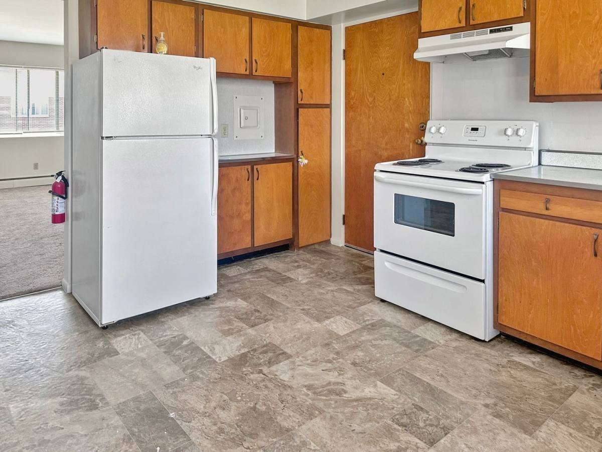 2833 S Burdick St #C - Photo 2 of 6