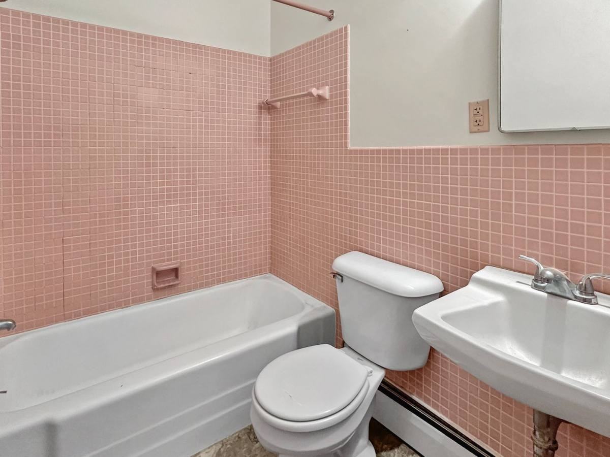 2833 S Burdick St #C - Photo 3 of 6