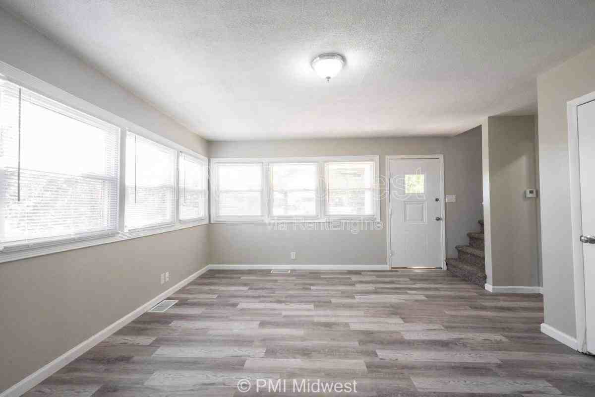 6276 Eastgate Ave - Photo 2 of 10