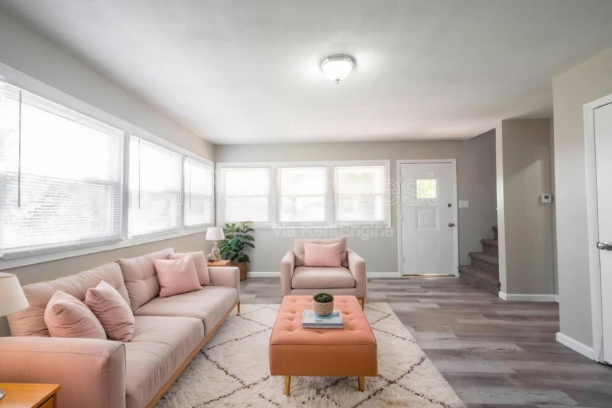 6276 Eastgate Ave - Photo 3 of 10