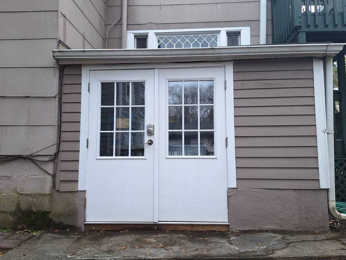 852 Monroe Dr Ne #2 - Photo 2 of 9