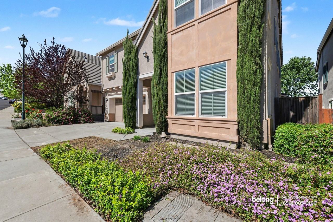 6856 Syrah Dr - Photo 3 of 33