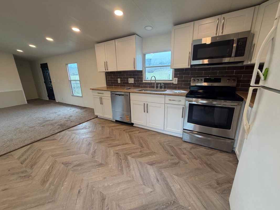 165 Valentine Ln - Photo 2 of 5