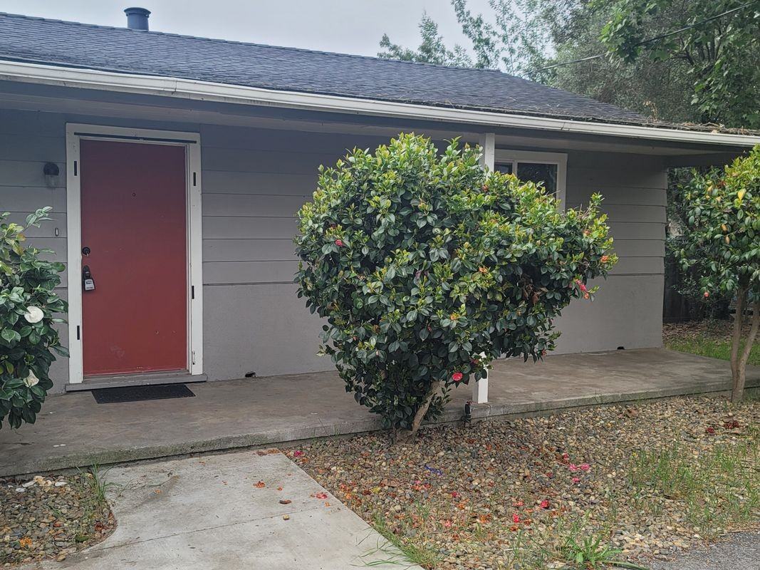 380 Yolanda Ave - Photo 2 of 9