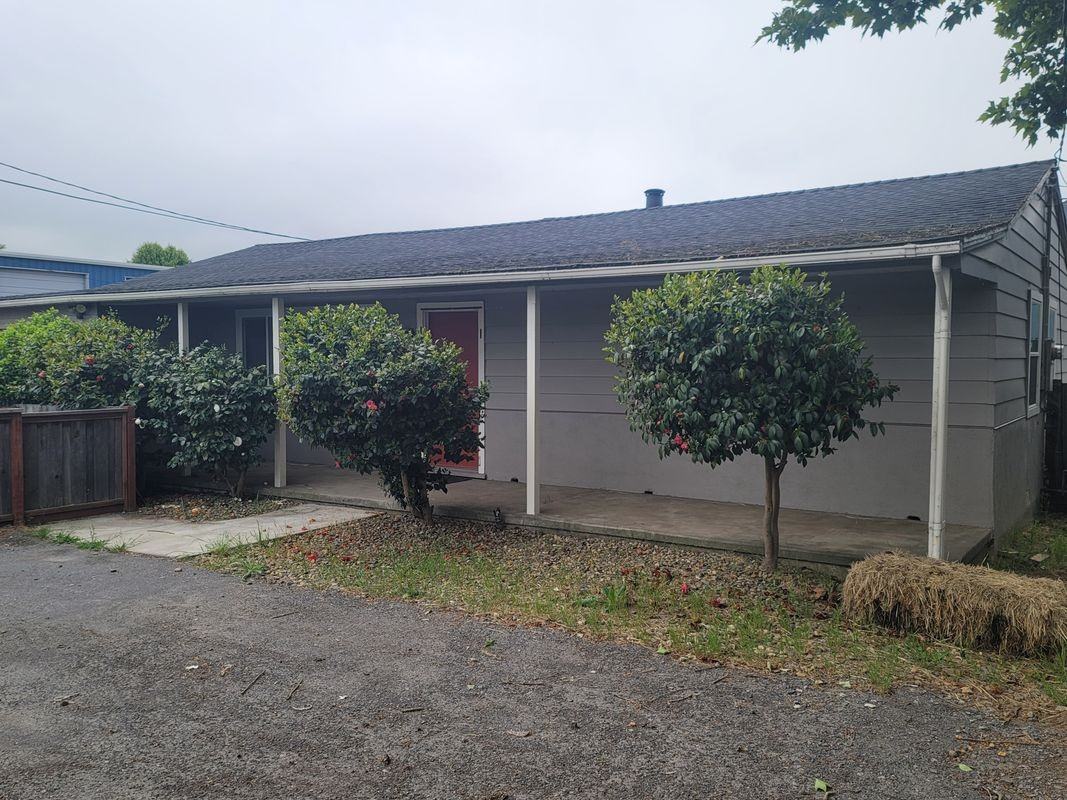 380 Yolanda Ave - Photo 3 of 9