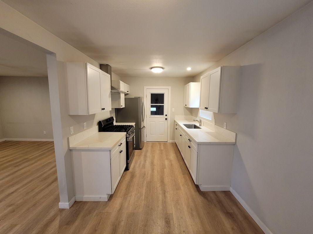 380 Yolanda Ave - Photo 4 of 9