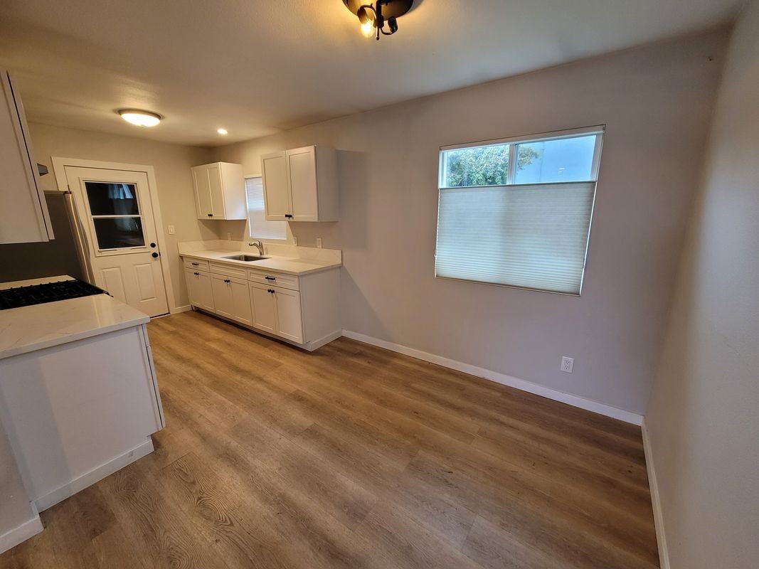 380 Yolanda Ave - Photo 5 of 9