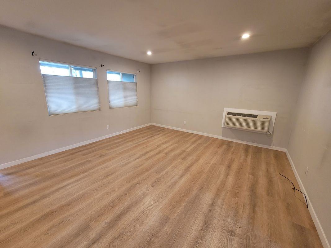 380 Yolanda Ave - Photo 6 of 9