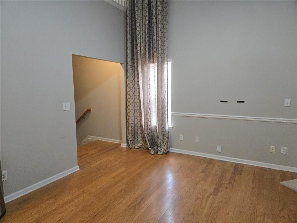 2581 Laurel Cir Nw - Photo 3 of 13