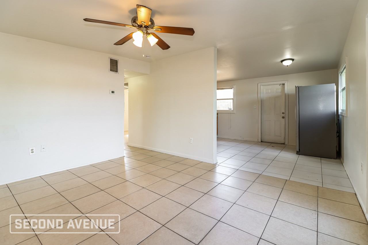9295 Starkey Rd - Photo 5 of 26