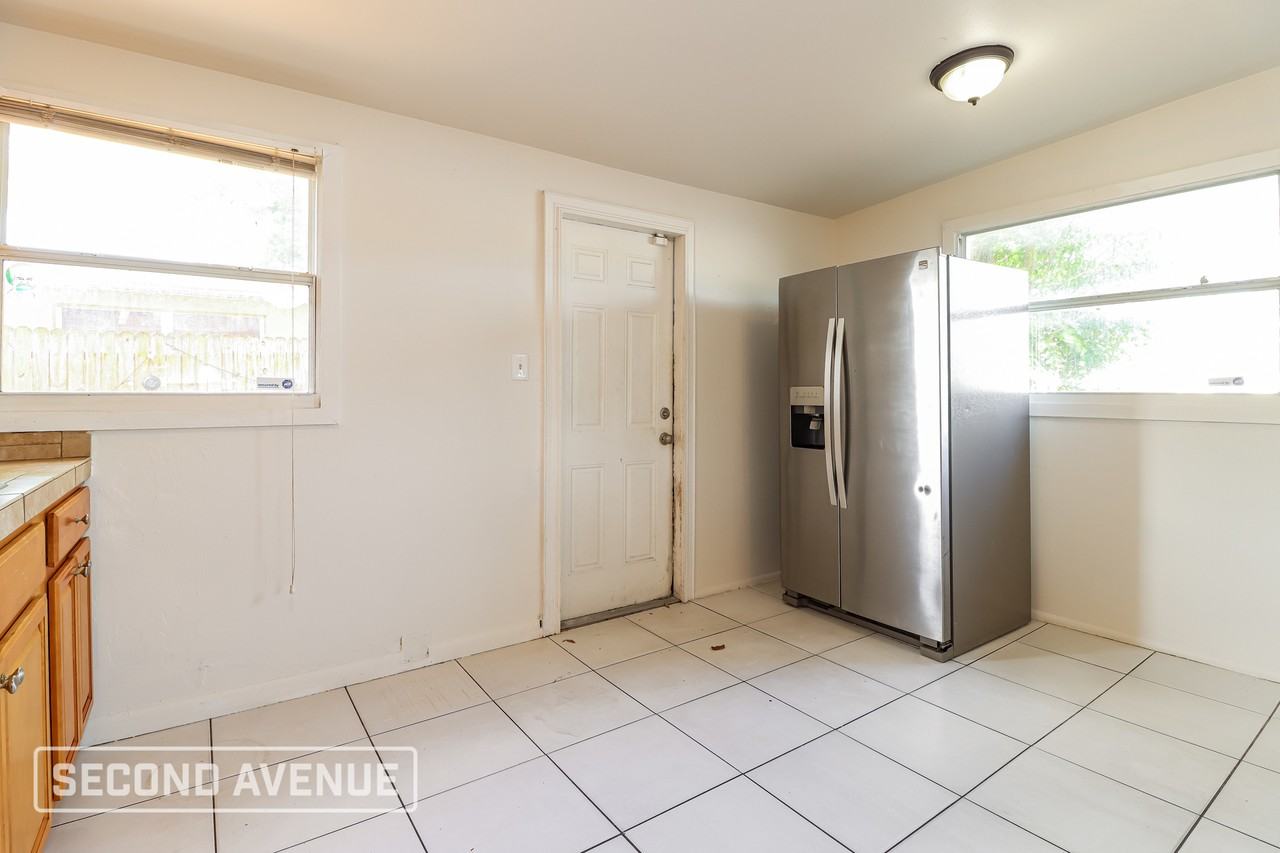 9295 Starkey Rd - Photo 6 of 26