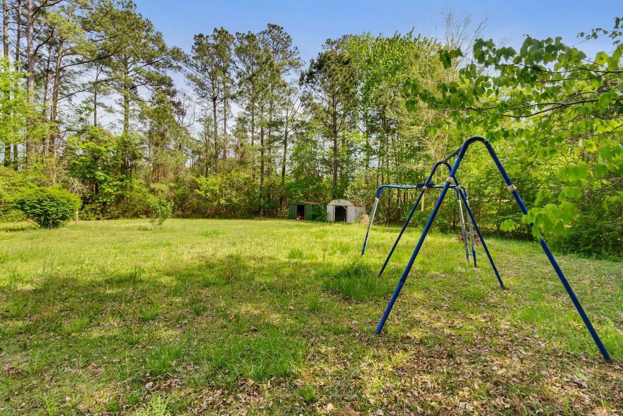 104 E Lariat Ln - Photo 2 of 32