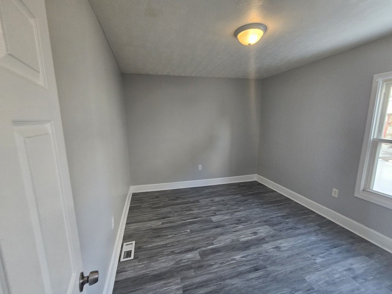 3204 W 73rd St - Photo 7 of 28