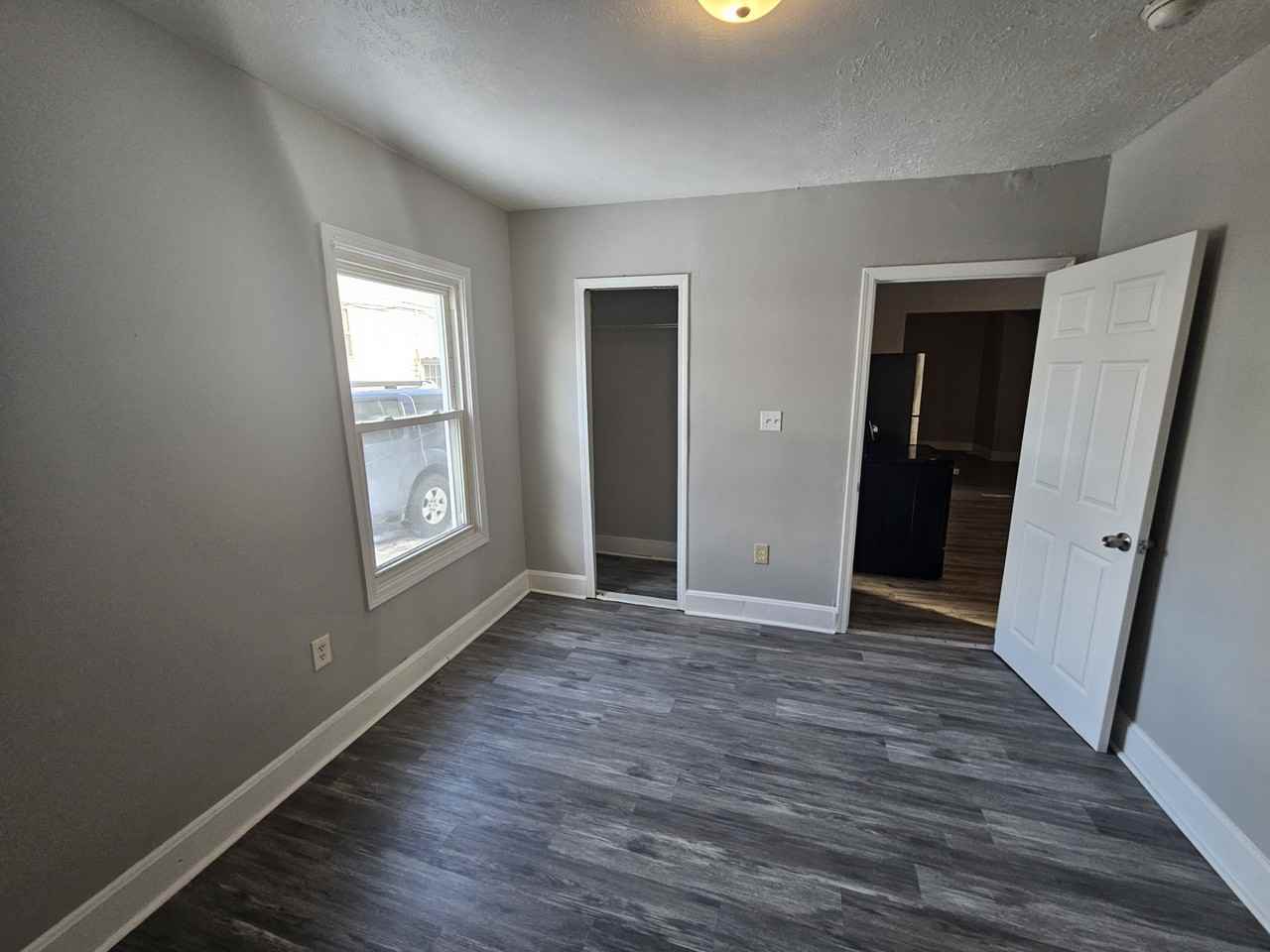 3204 W 73rd St - Photo 6 of 28