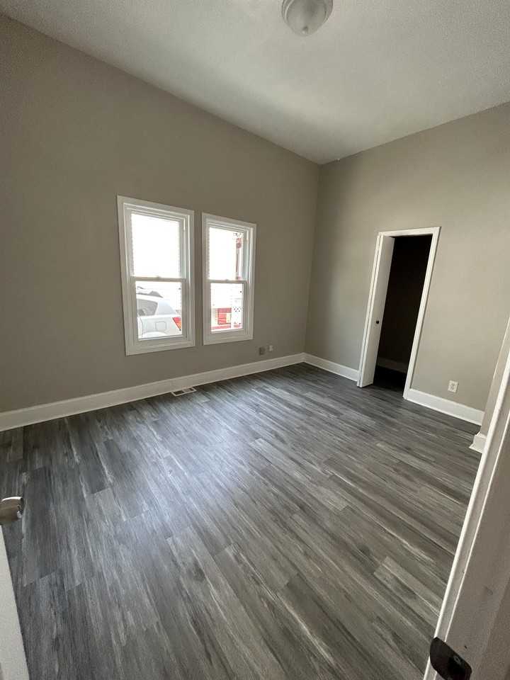 3204 W 73rd St - Photo 3 of 28