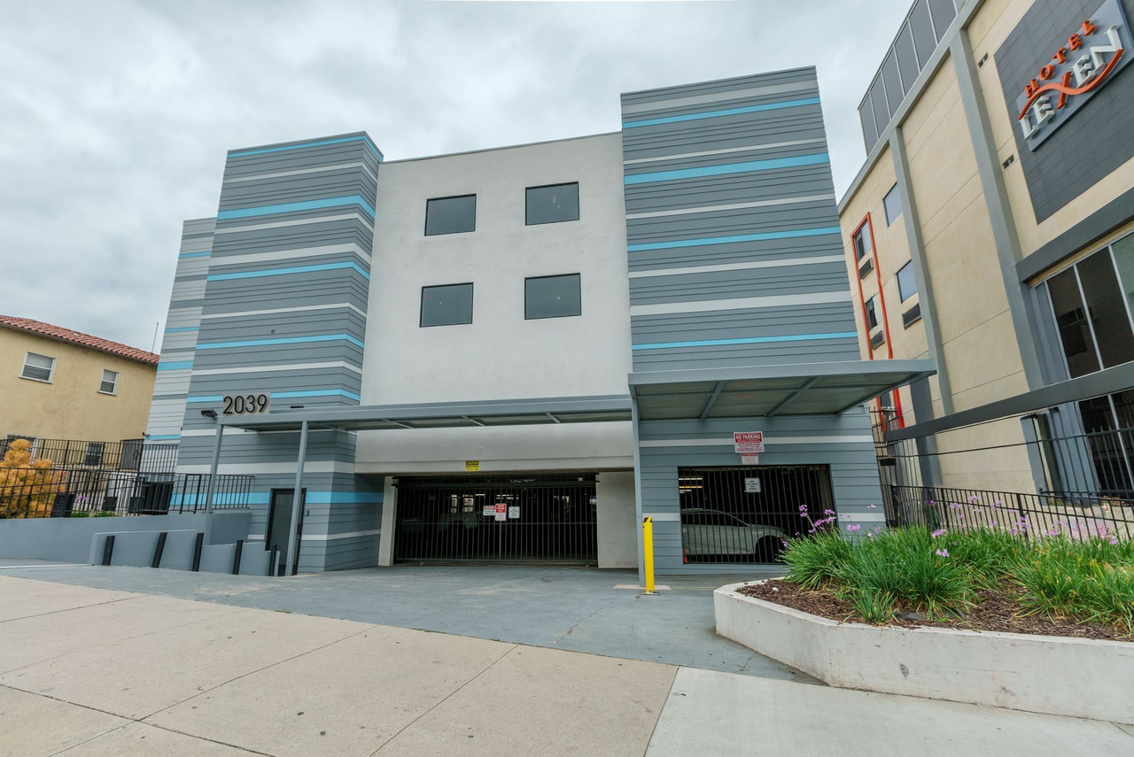 2039 North Las Palmas Ave - Photo 4 of 22