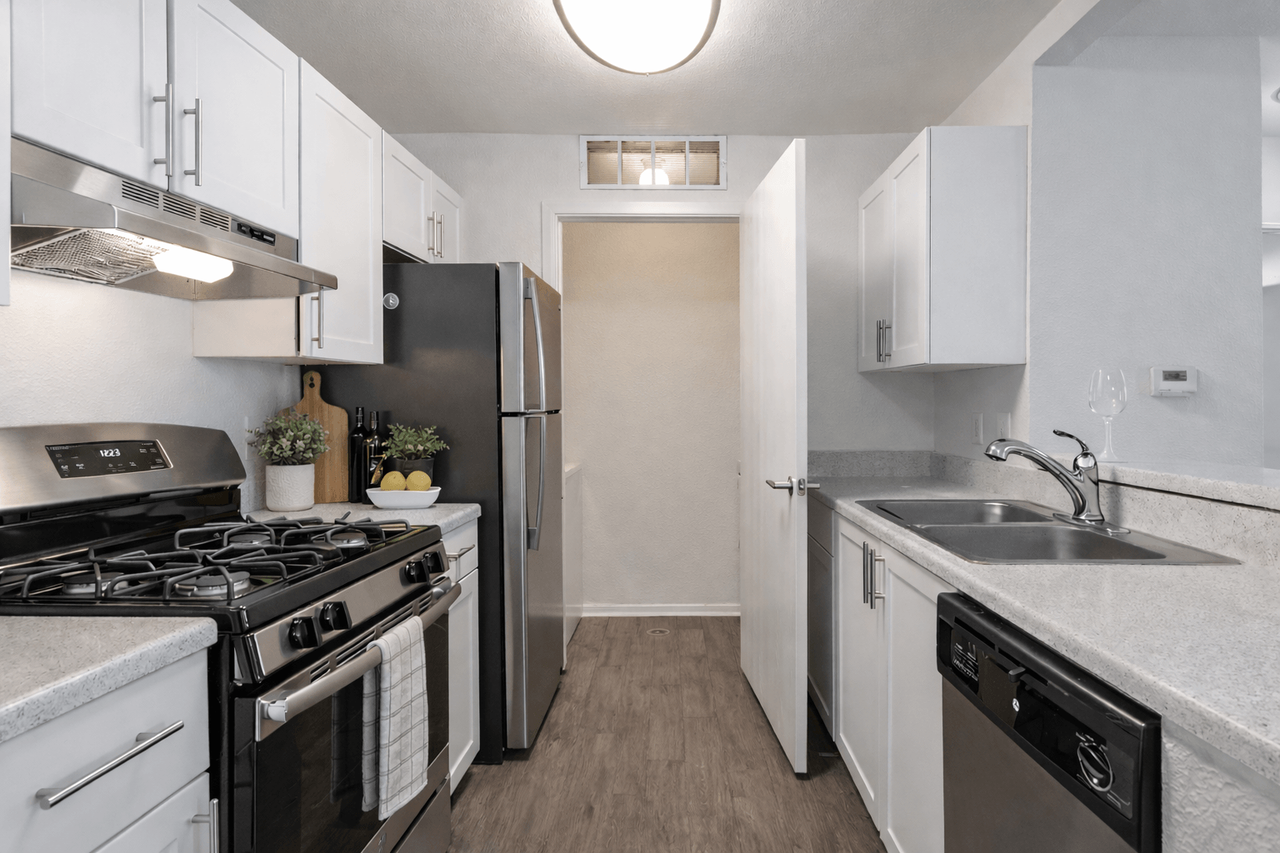 Arbor Club Apartments - Photo 6 of 24