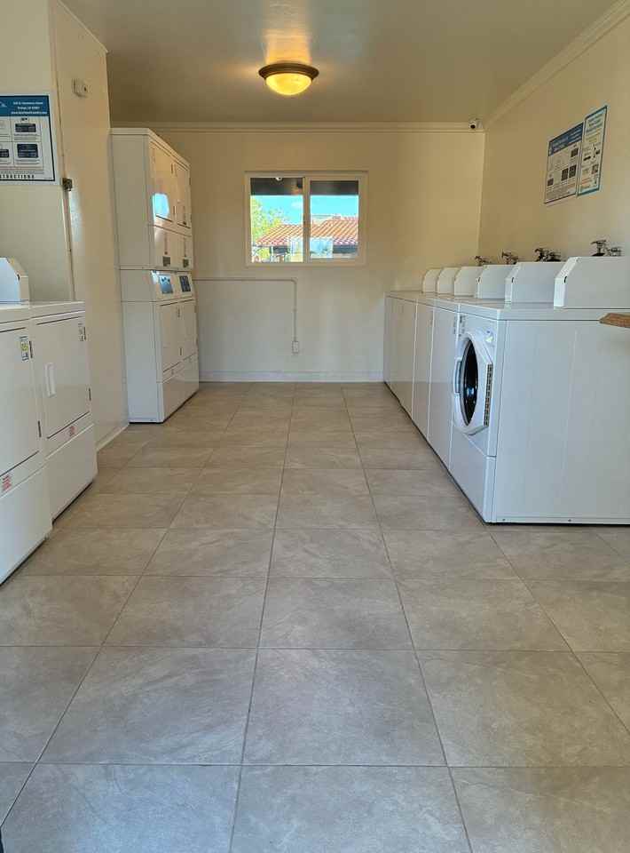 Mission Plaza Apartment Homes - Photo 4 of 38