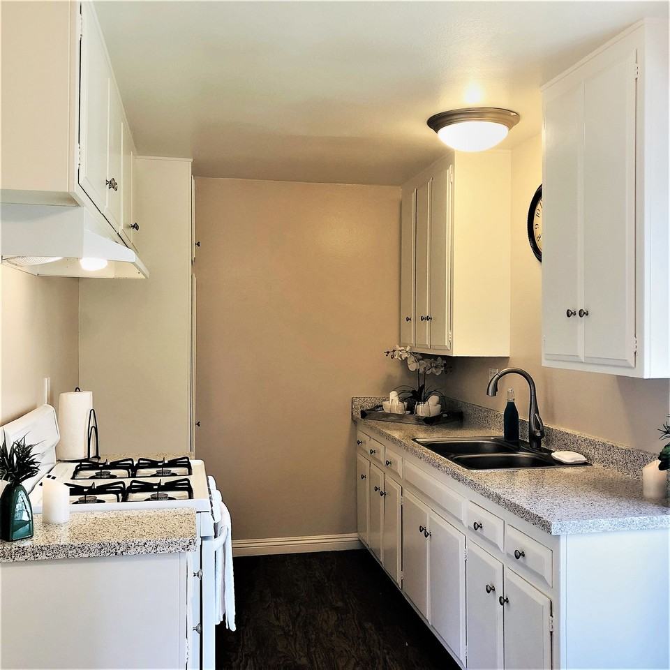 Mission Plaza Apartment Homes - Photo 5 of 38