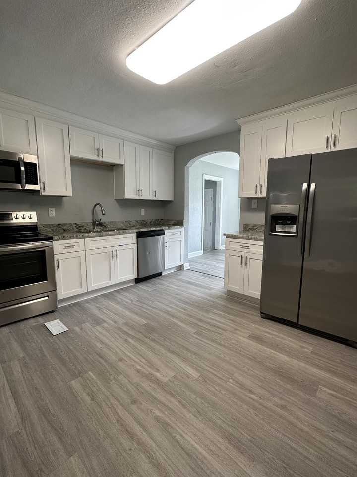 3301 Vimy Ridge Ave - Photo 3 of 13