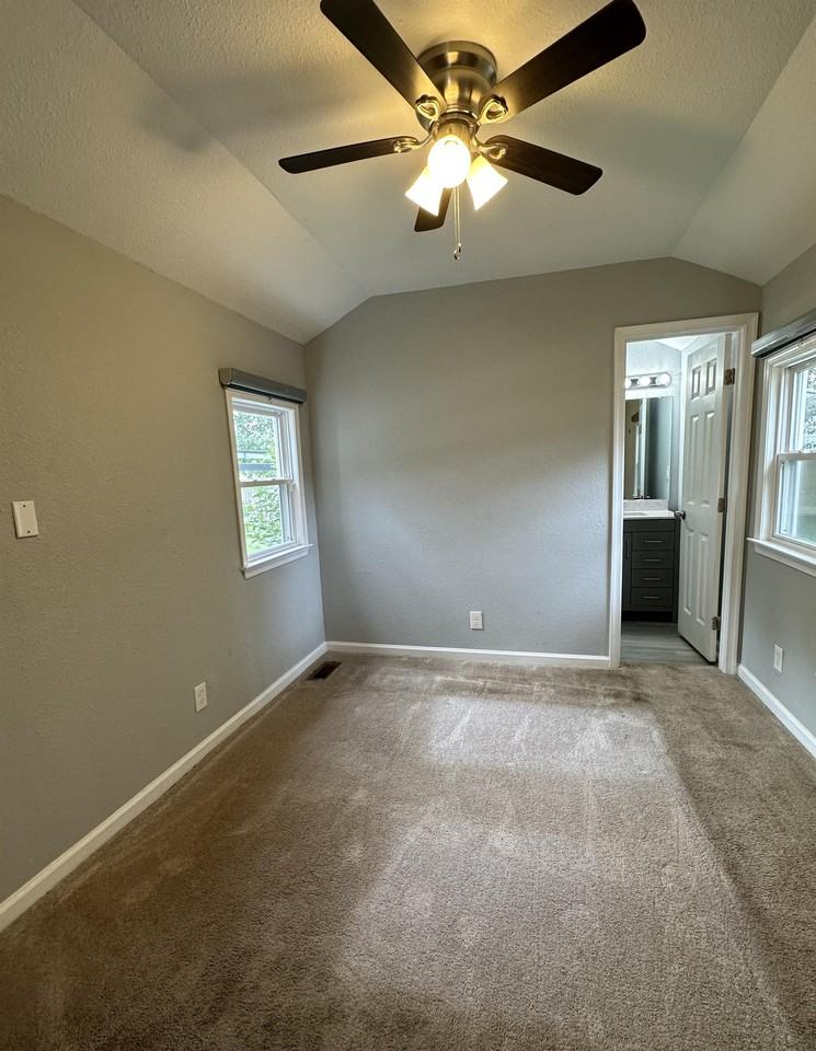 3301 Vimy Ridge Ave - Photo 7 of 13