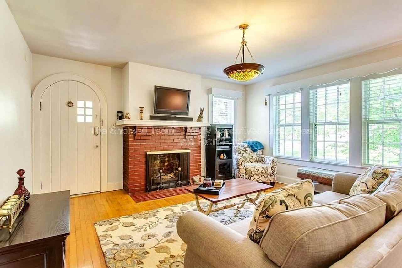 438 Mcnabb Ave - Photo 4 of 19