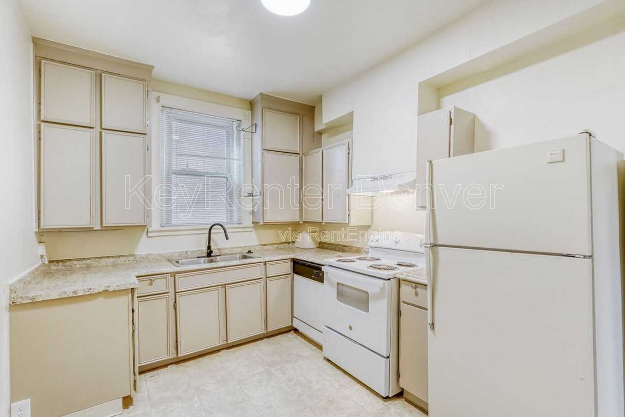 1275 Detroit St #B - Photo 6 of 12