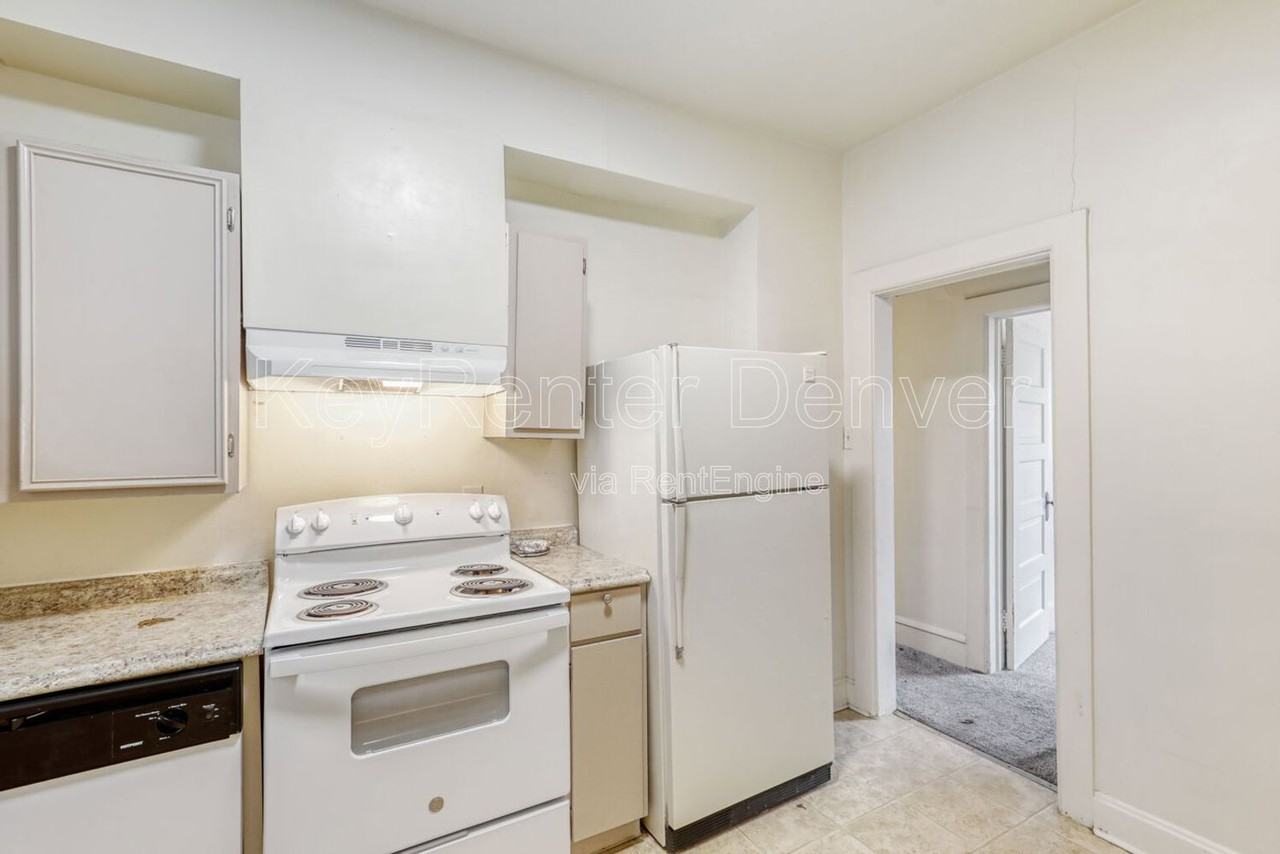 1275 Detroit St #B - Photo 7 of 12