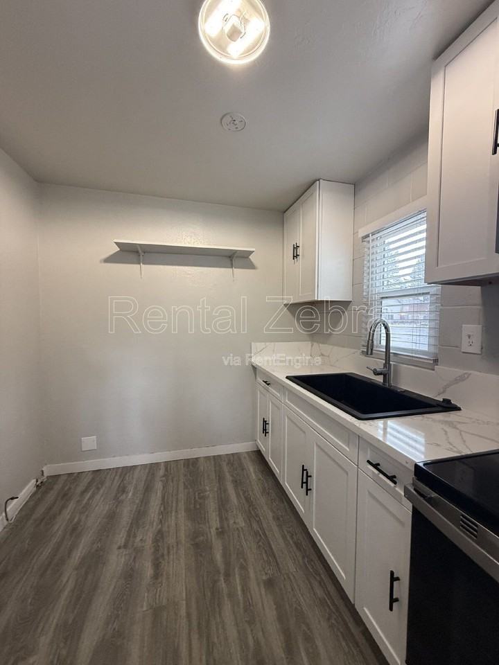 8301 Trout Ave #4 - Photo 3 of 16