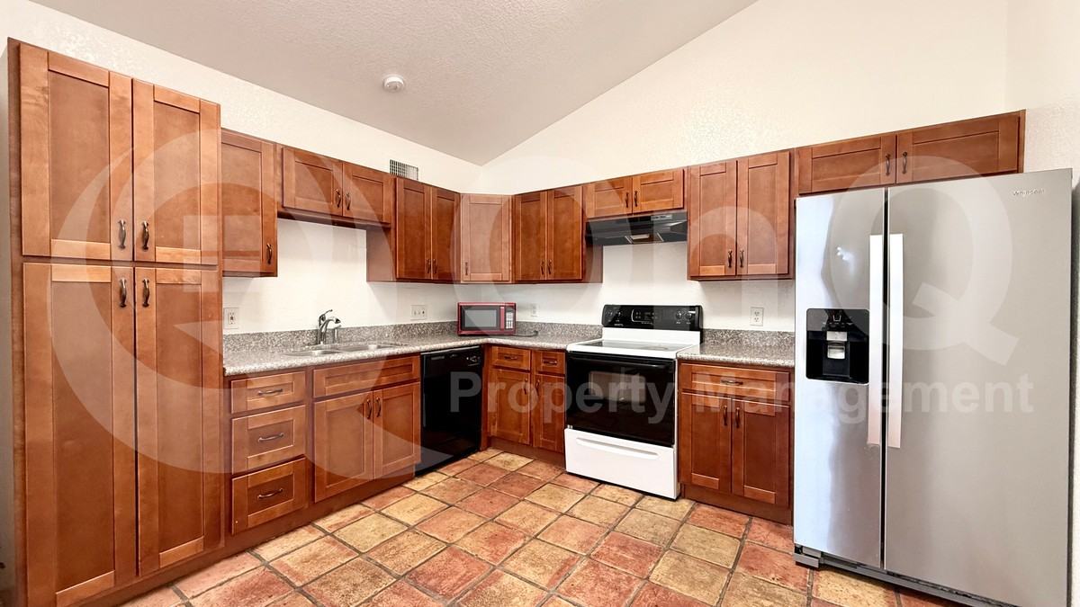 633 N May #31 - Photo 3 of 16