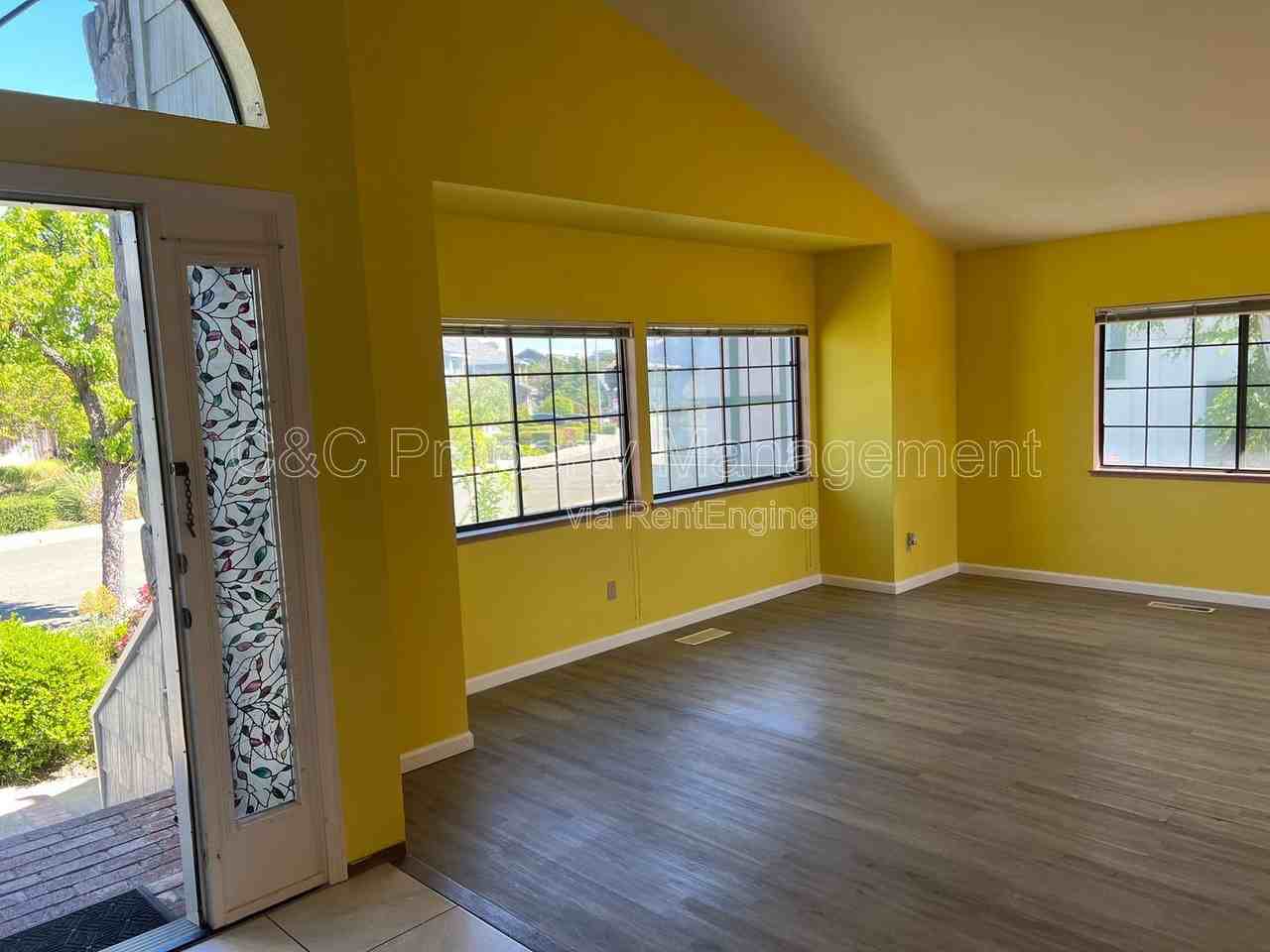 293 Saybrook Way - Photo 2 of 44