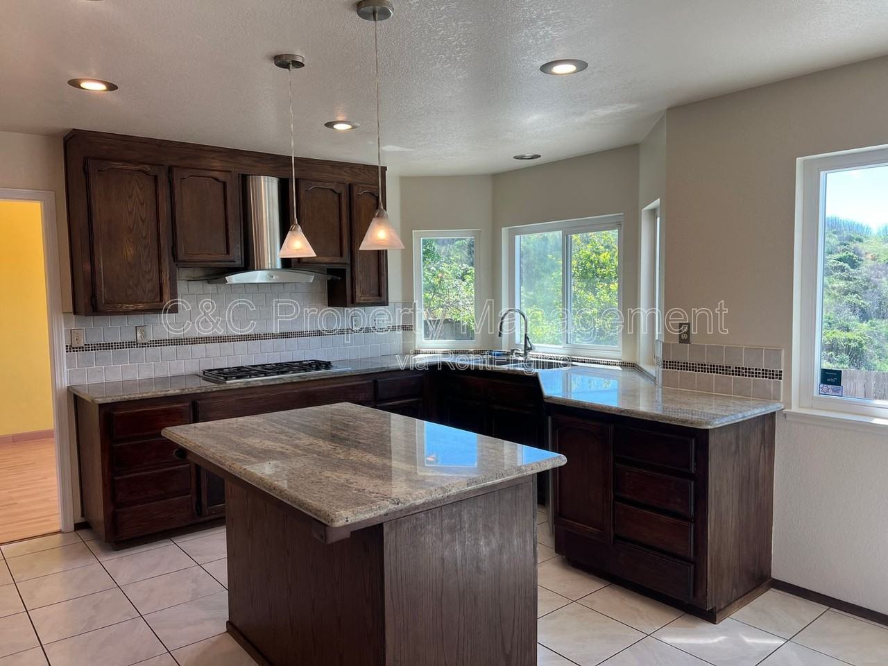 293 Saybrook Way - Photo 7 of 44