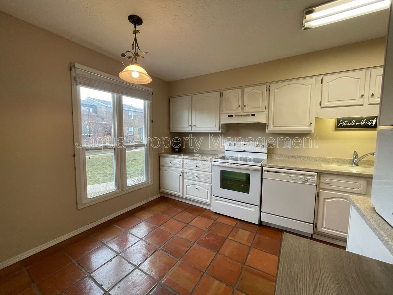 2591 Stratford Dr - Photo 3 of 17