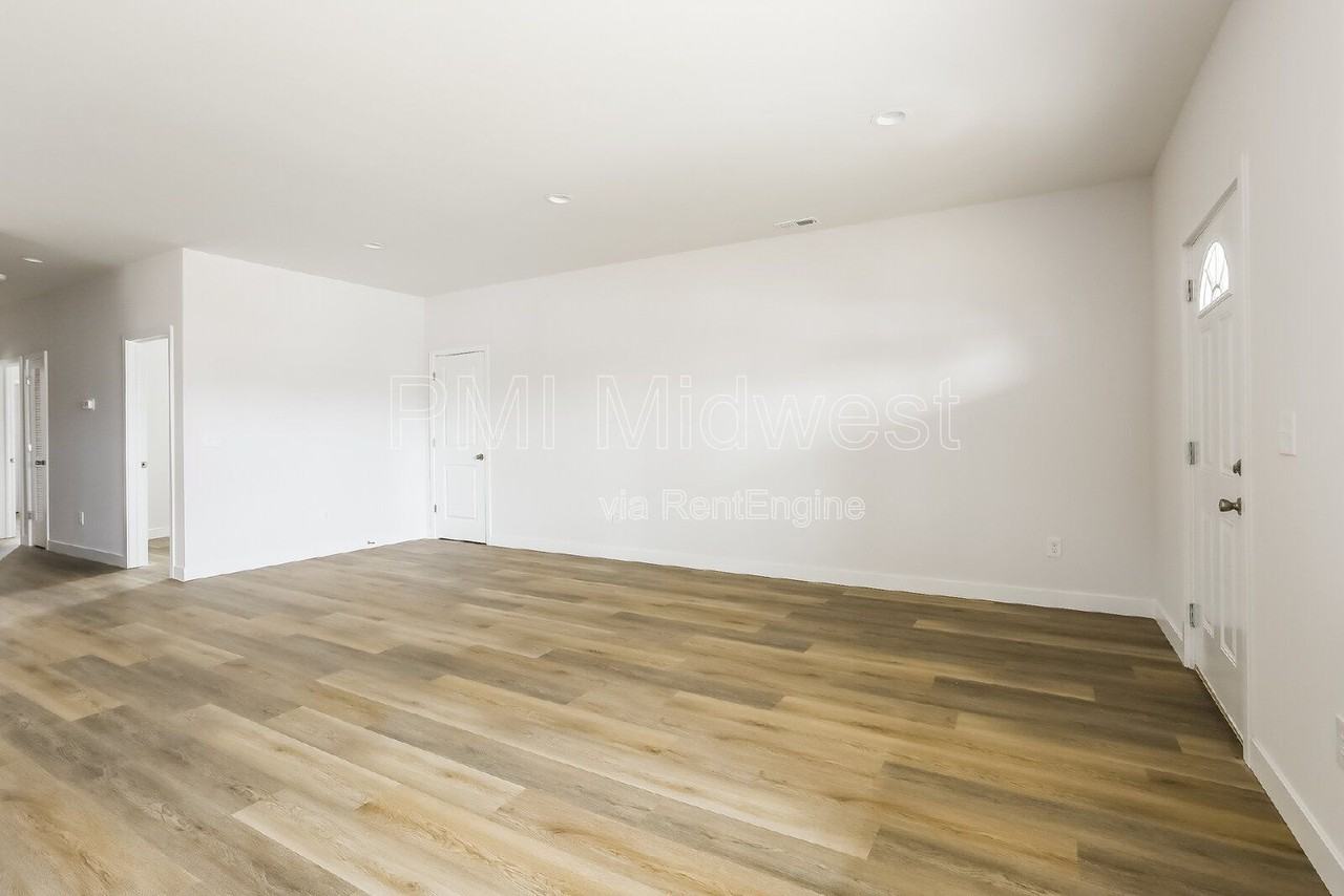 1705 Broad Ripple Ave - Photo 4 of 21