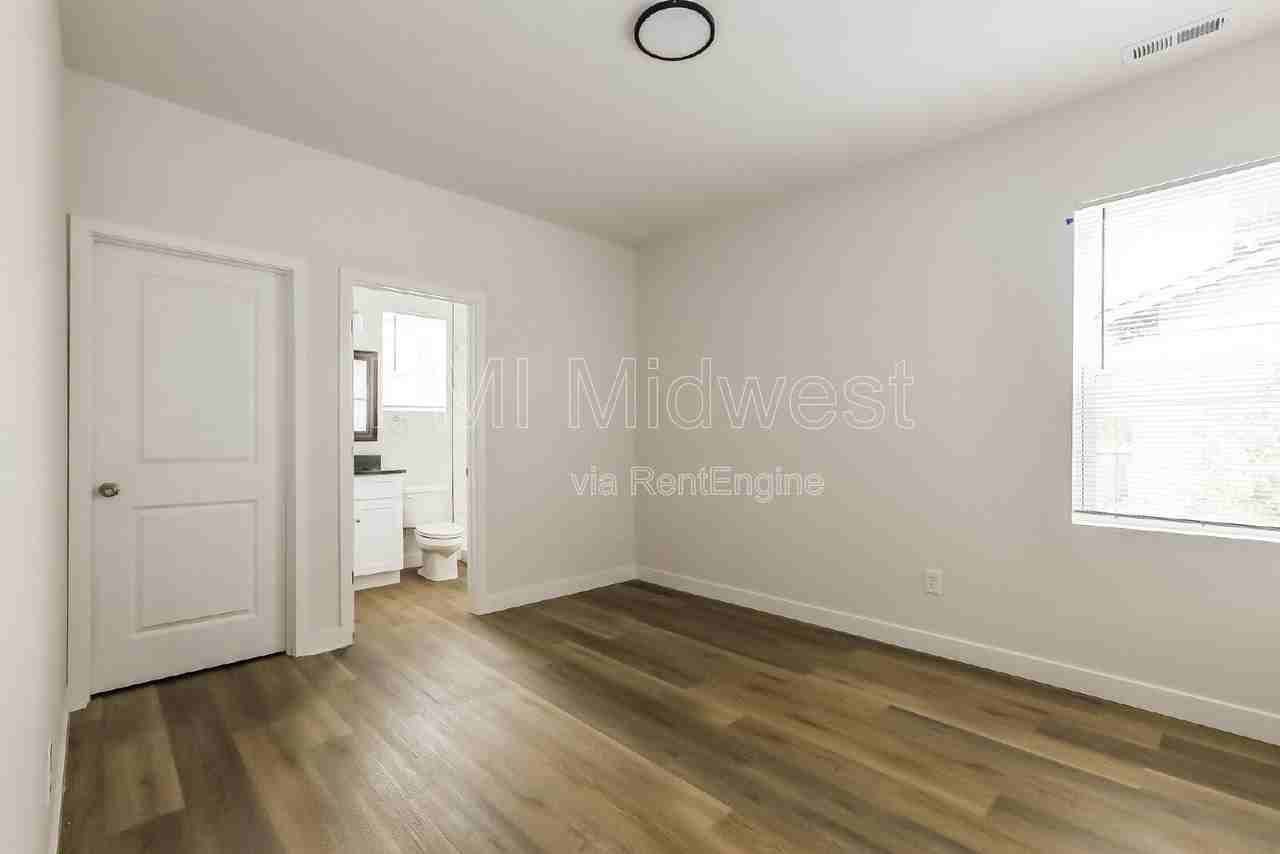 1705 Broad Ripple Ave - Photo 7 of 21