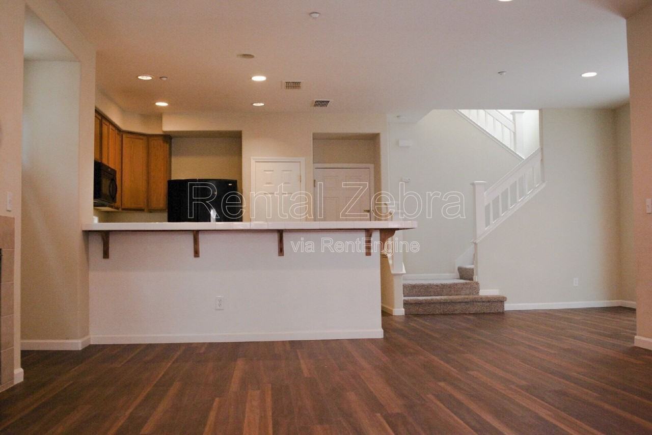 103 Pelican St - Photo 4 of 15