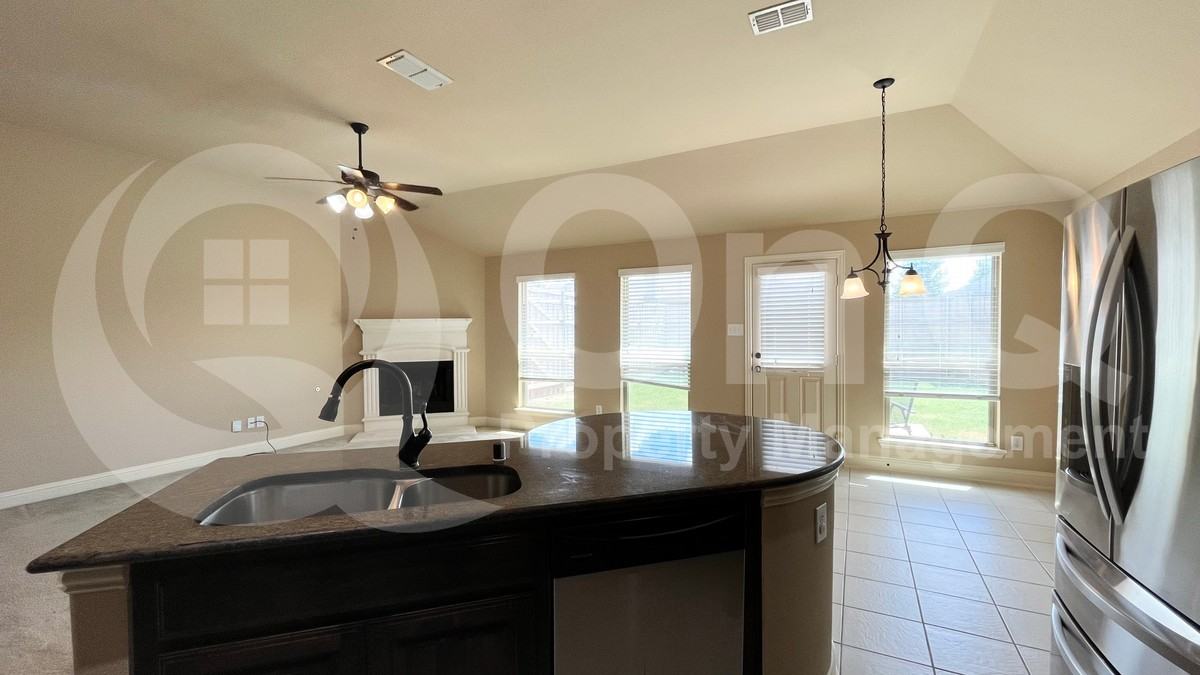 1705 Fair Oaks Ln - Photo 3 of 19