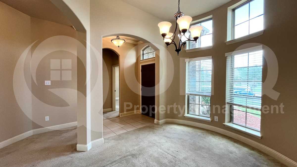 1705 Fair Oaks Ln - Photo 6 of 19